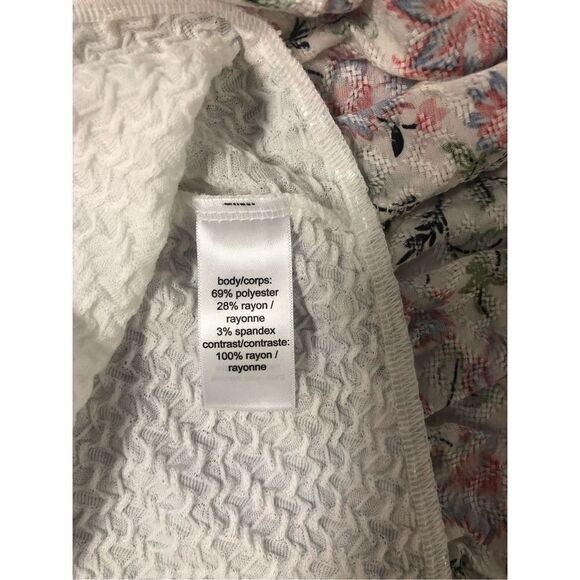 Maurices Women’s Floral Hem Smocked V Neck Peplum Camisole Tank Top Size M NWT - Picture 7 of 7